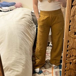NWT Mustard Aerie Wide Leg Sweatpants 💓